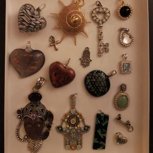 Lot of 17 pendants